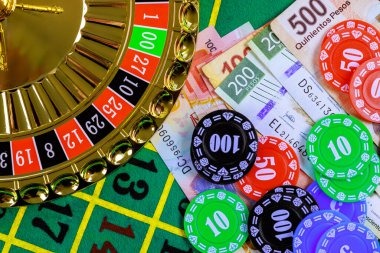 Live dealer rolling Sic Bo dice at rr44 studio